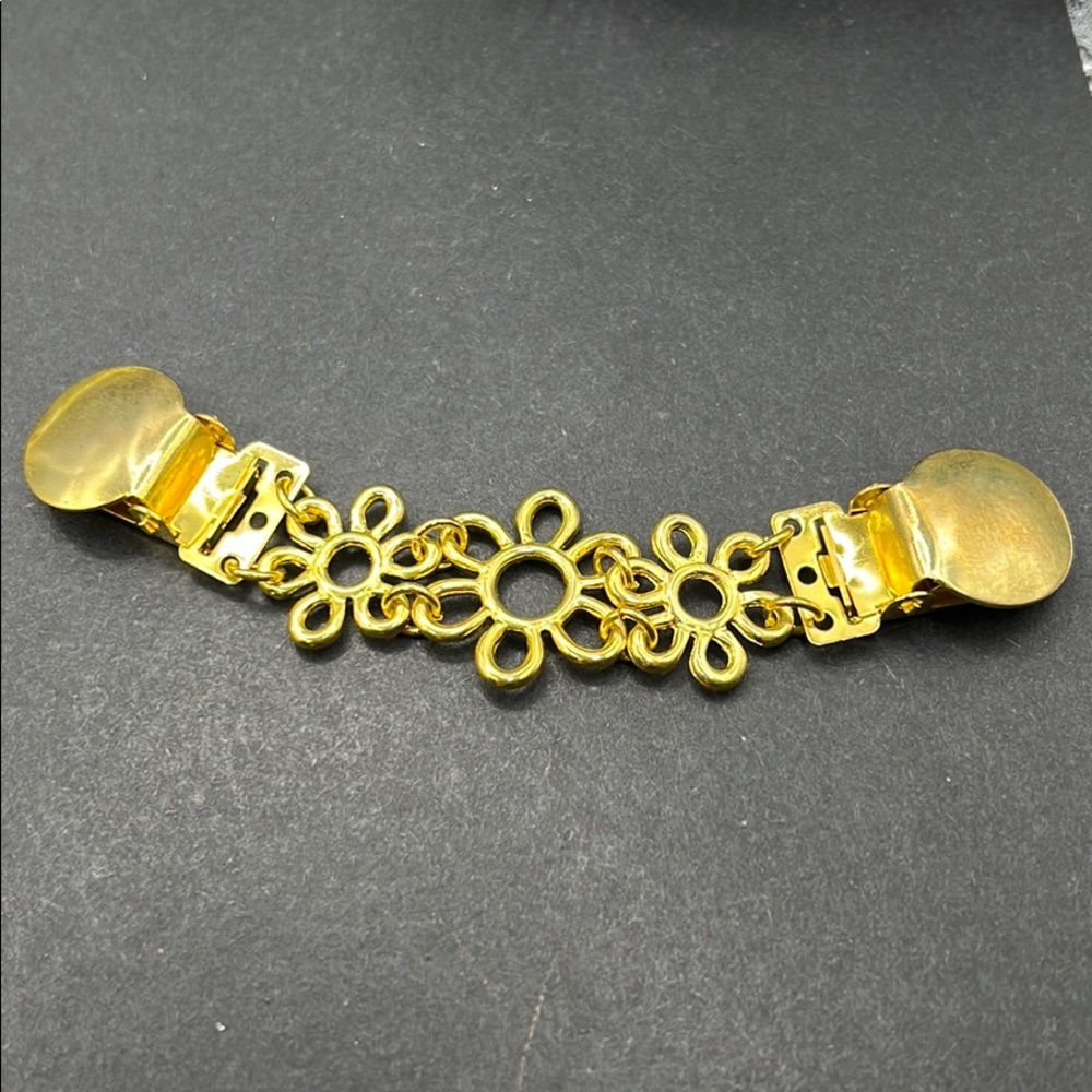 Vintage flower sweater clip